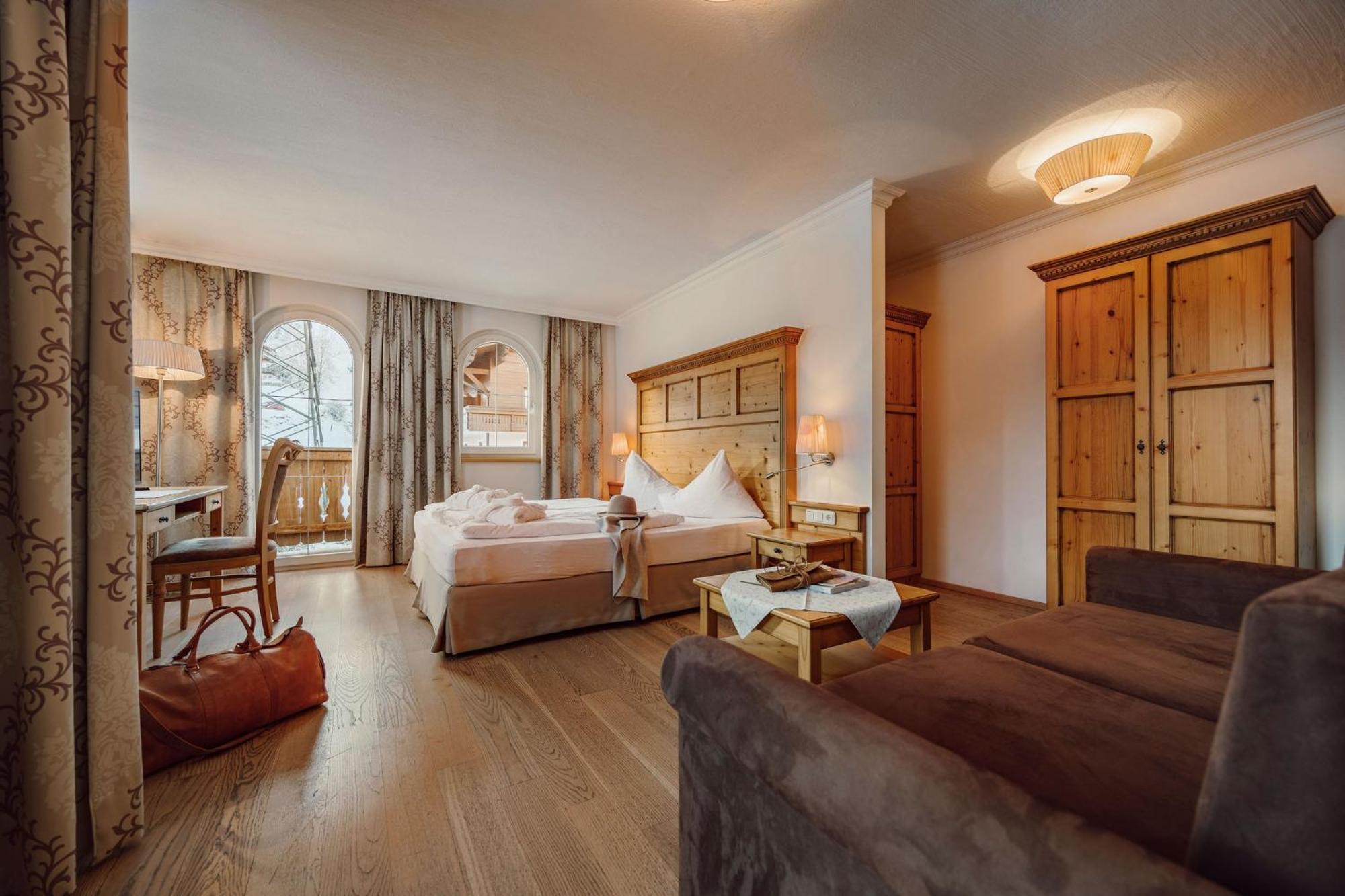 Lisa Hotel 4*